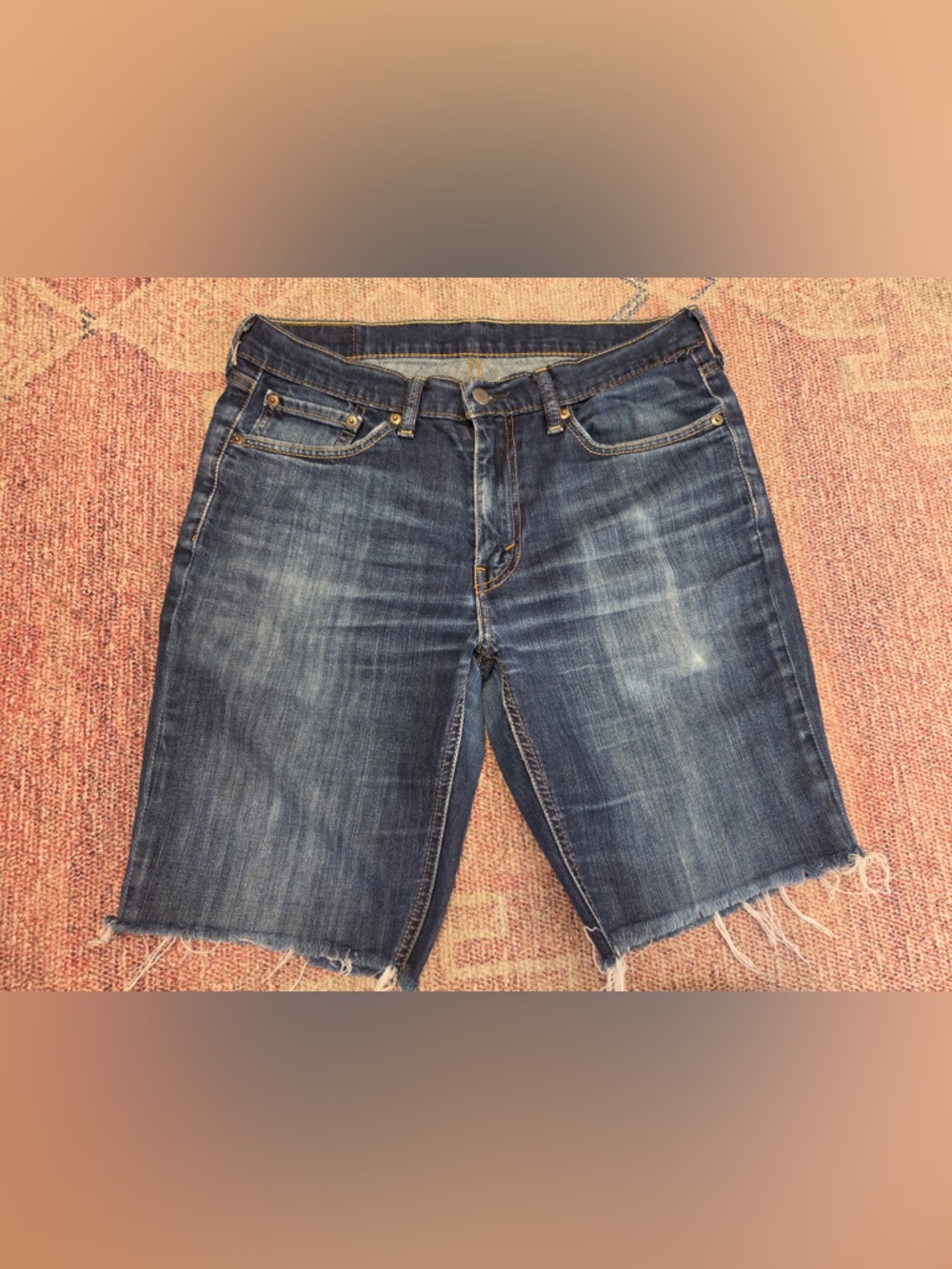 Levi’s 541 32 men’s distressed cut off shorts med wash unisex